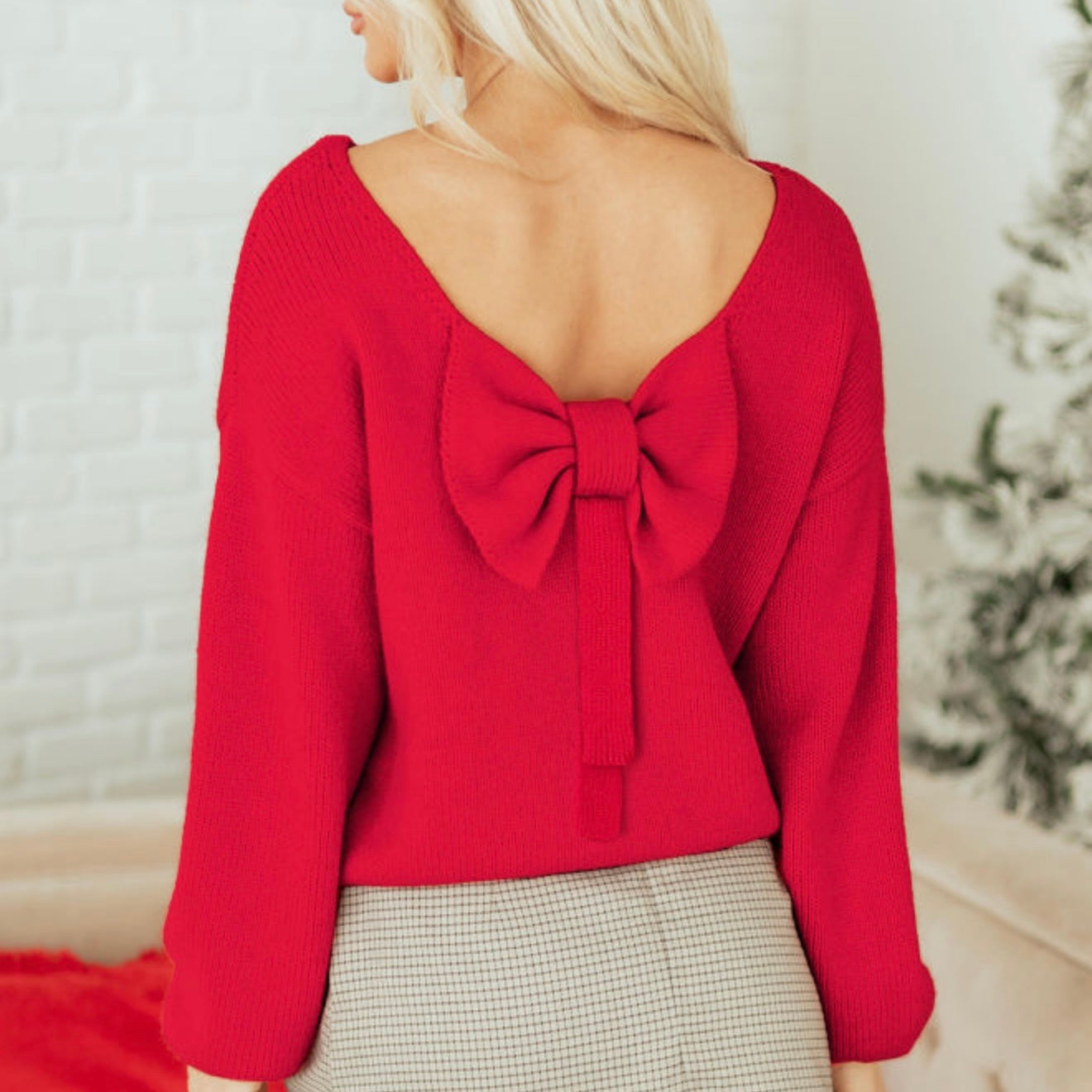 Backless Bow Sweater (Black and Red)